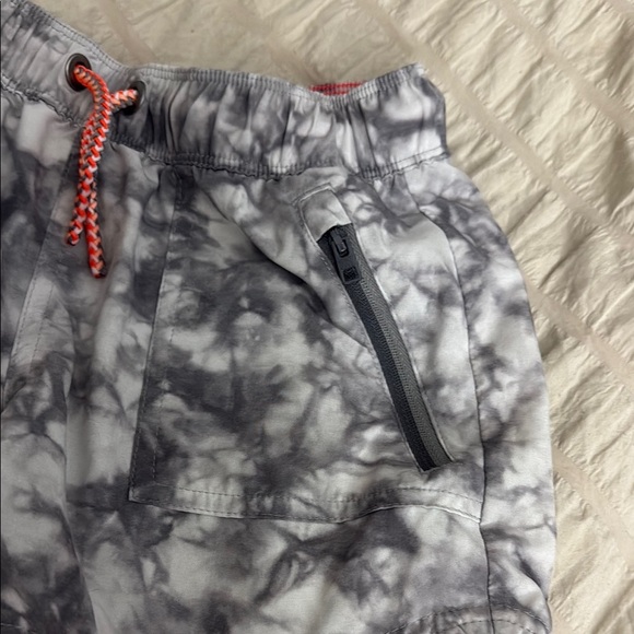 Athleta girl’s M 8/10 Gray Tie-Dye Shorts - Picture 3 of 5
